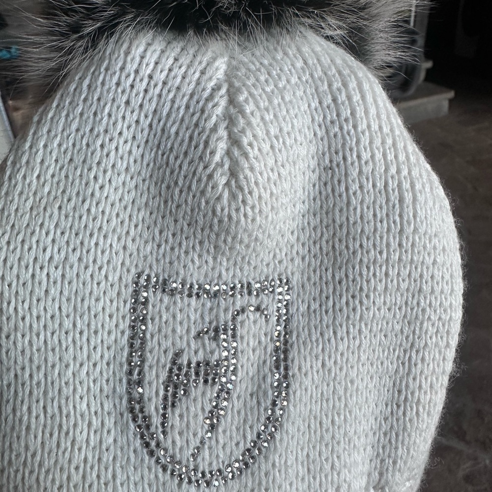 Toni Sailer Beanie Wool/Acrylic. Crystal, White Pom Pom Shadowfox Cable Knit